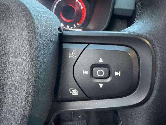 Volvo XC40 T2 automatico Essential, del 2023, 68.000 km, in vendita a Asti (AT)