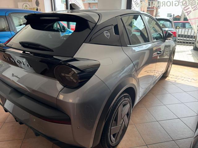 Lancia Ypsilon Hybrid e-DCT - foto 4 di 4