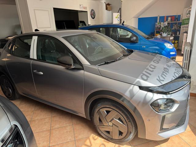 Lancia Ypsilon Hybrid e-DCT - foto 2 di 4