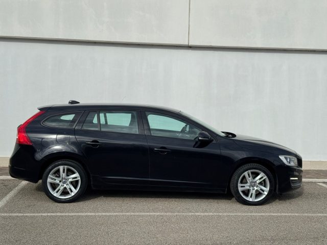 Volvo V60 D2 R-design Momentum usato a VITERBO