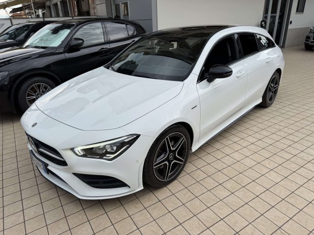 Mercedes-Benz CLA 200 Shooting Brake d Premium Edition - foto 3 di 4