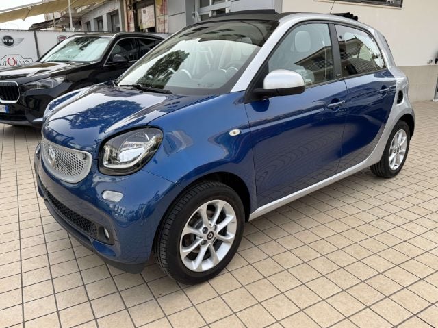 smart forFour 1.0 Passion 71cv Cabrio Navi Led - foto 2 di 4