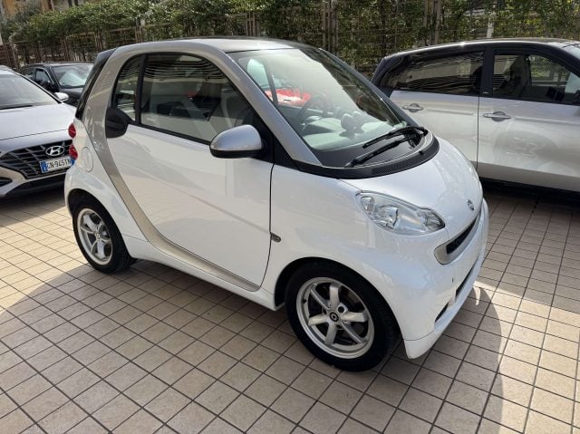 smart forTwo 1.0 mhd Iceshine 71cv Servosterzo Navi - foto 2 di 4