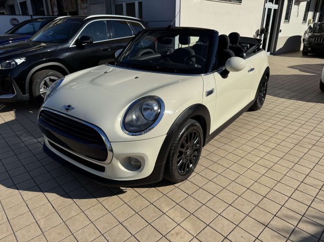 MINI Cooper D Cabrio 1.5 auto - foto 2 di 4