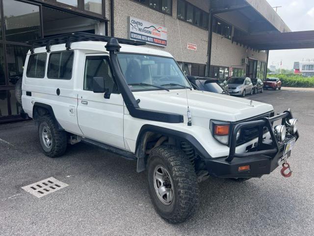 Toyota Land Cruiser HZJ78 - foto 3 di 4