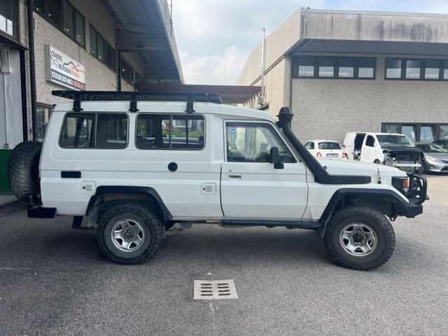 Toyota Land Cruiser HZJ78 - foto 4 di 4