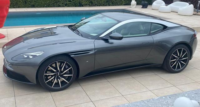 Aston Martin DB11 V12 Coupé - foto 3 di 4