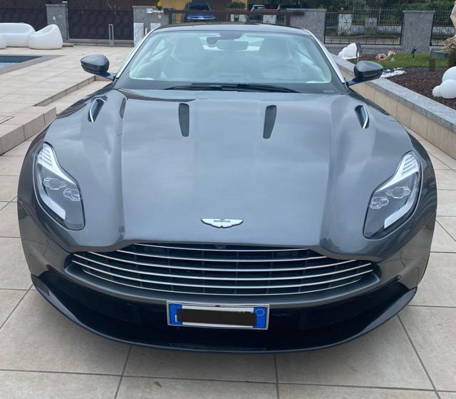 Aston Martin DB11 V12 Coupé - foto 2 di 4