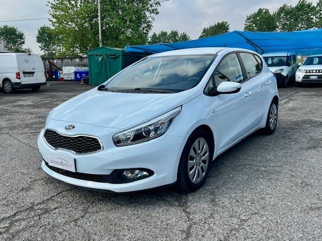 Kia cee'd 1.6 CRDi 110 CV 5 porte Cool - foto 2 di 4