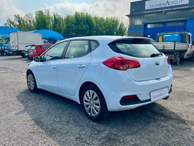 Kia cee'd 1.6 CRDi 110 CV 5 porte Cool - foto 3 di 4