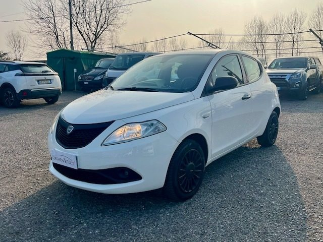 Lancia Ypsilon 1.2 69 CV 5 porte S&S Elefantino Blu - foto 2 di 4