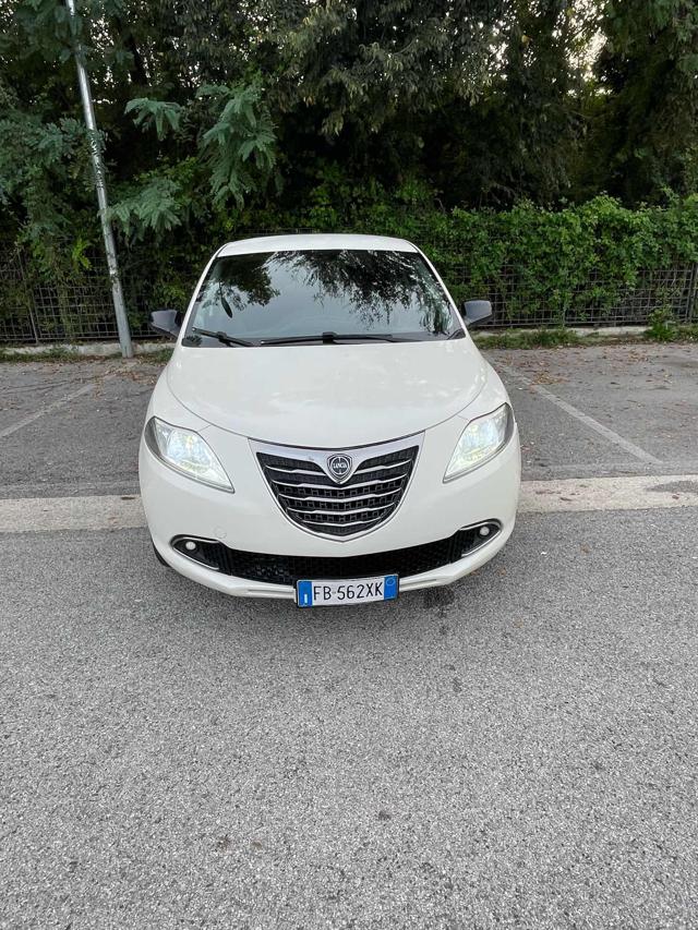 Lancia Ypsilon 1.3 MJT 16V 95 CV 5 porte S&S Elle - foto 3 di 4