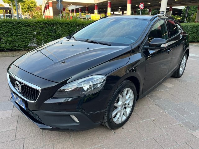 Volvo V40 Cross Country D2 Geartronic Business usato a LONATO DEL GARDA