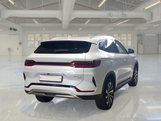 BYD Seal U DMi 1.5 218 CV PHEV Boost - foto 2 di 4
