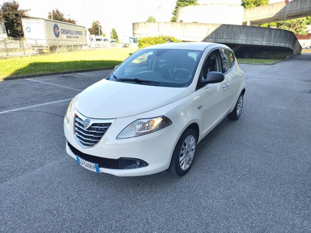 Lancia Ypsilon 1.2 69 CV 5 porte Silver NEOPATENTATI usato a GALLARATE