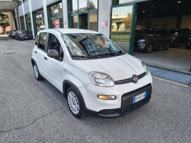 Fiat Panda 1.0 Hybrid City Life NEOPATENTATI, del 2023, 32.700 km, in vendita a Gallarate (VA)
