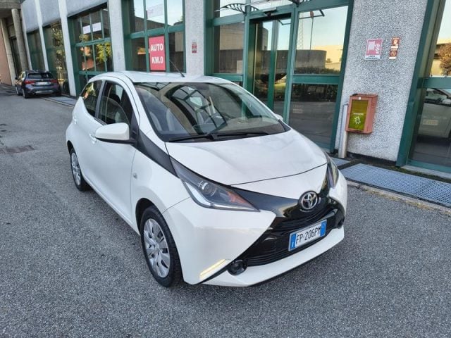 Toyota Aygo 1.0 VVT-i 69 CV 5 porte x-play NEOPATENTATI, del 2018, 74.200 km, in vendita a Gallarate (VA)