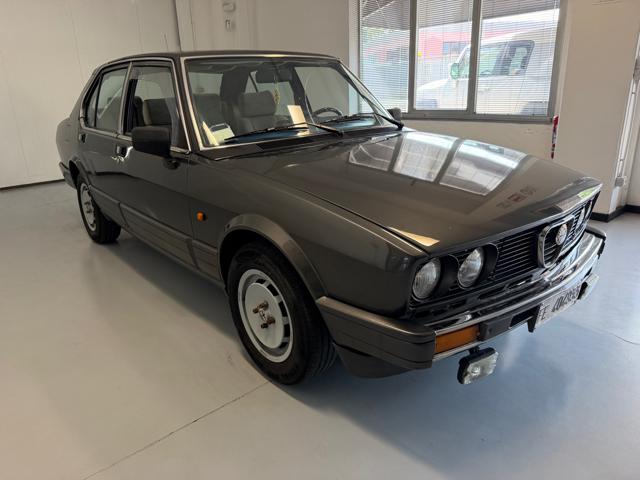 Alfa Romeo Alfetta 2.0i Quadrifoglio Oro ASI - foto 3 di 12