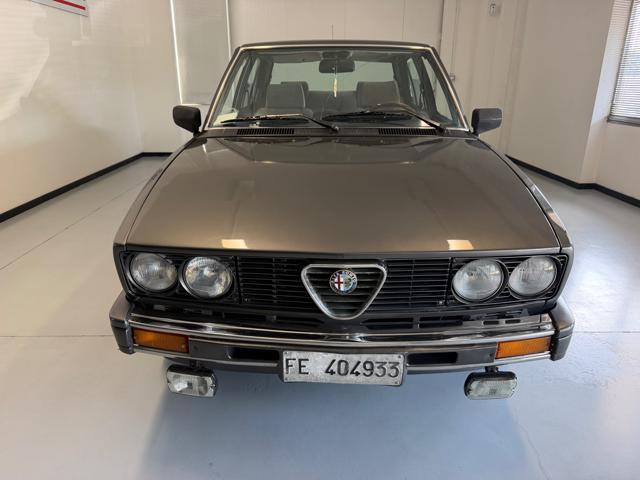 Alfa Romeo Alfetta 2.0i Quadrifoglio Oro ASI - foto 2 di 4