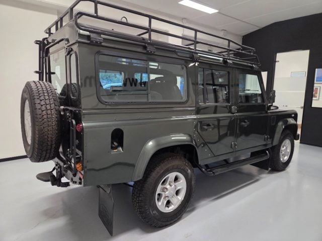 Land Rover Defender 110 2.4 TD4 7 POSTI AUTOVETTURA - foto 4 di 4