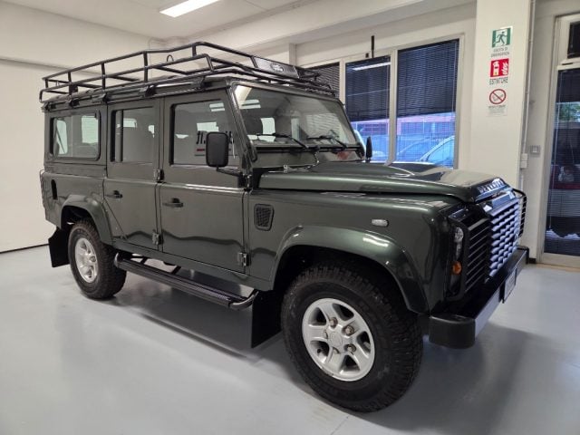 Land Rover Defender 110 2.4 TD4 7 POSTI AUTOVETTURA - foto 3 di 4