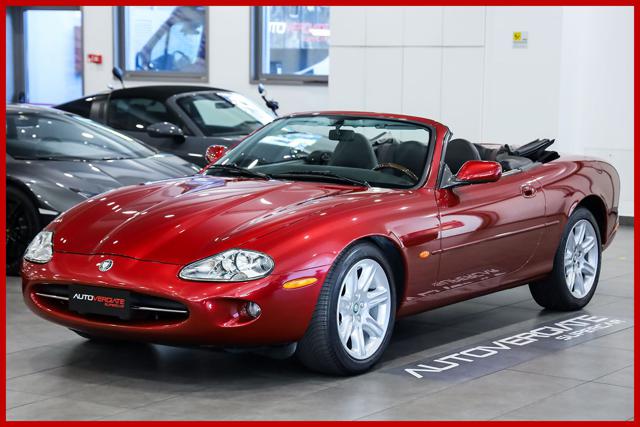 Jaguar XK8 **4.0 Convertibile usato a VARESE