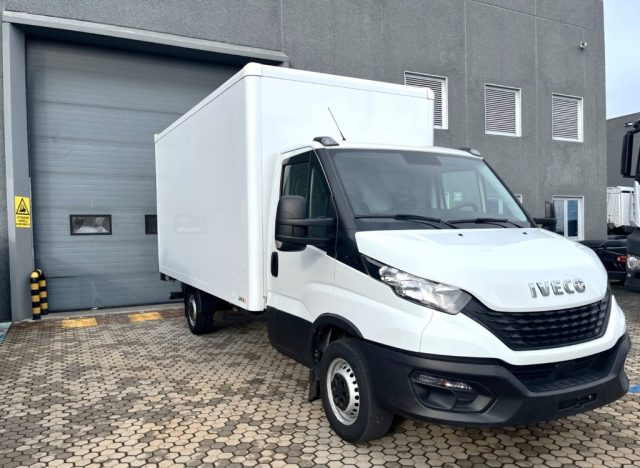 Iveco Daily 35S16 furgonato + sponda - foto 3 di 4