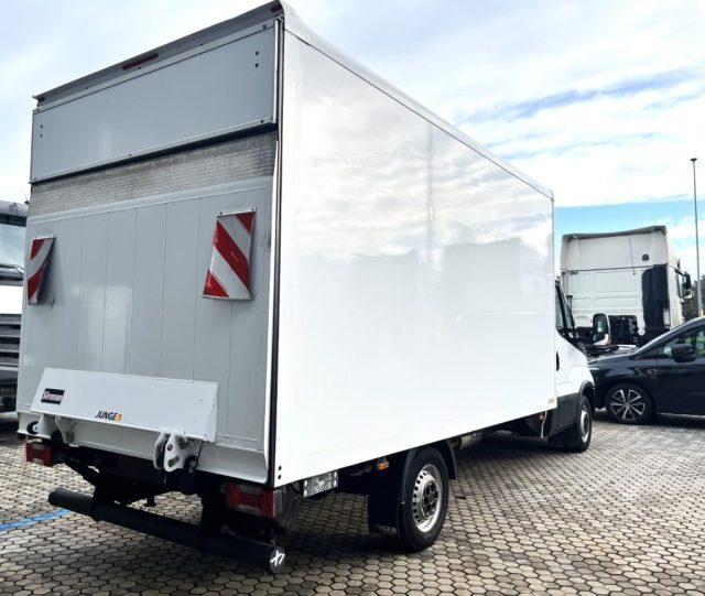 Iveco Daily 35S16 furgonato + sponda - foto 4 di 4