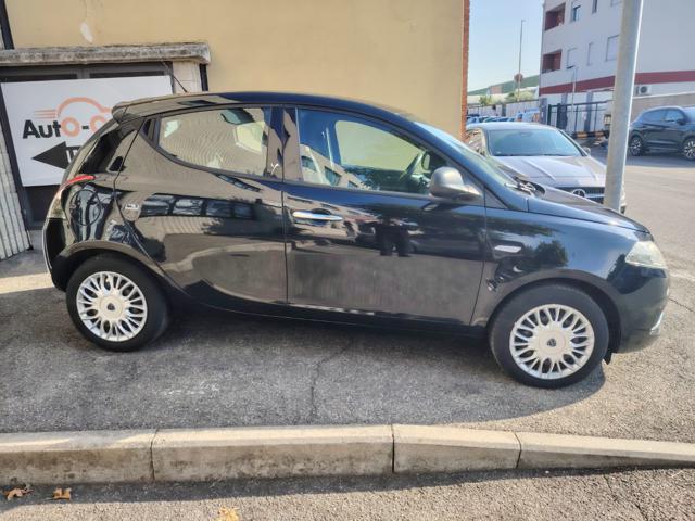 Lancia Ypsilon 1.2 69 CV 5 porte Silver NEOPATENTATI-FINANZIABILE - foto 4 di 4
