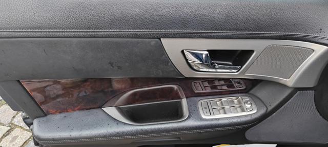Jaguar XF 2.7D V6 Luxury, del 2008, 240.000 km, in vendita a Torino (TO)