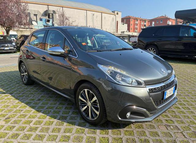 Peugeot 208 1� serie PureTech 82 5 porte Allure - foto 2 di 4