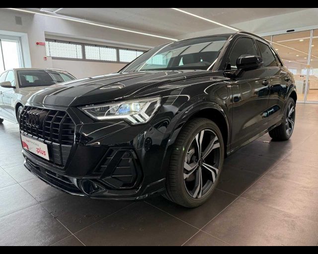 Audi Q3 45 TFSI E S TRONIC MY 24 usato a CASTENASO