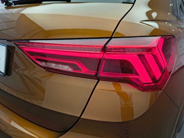 Audi Q3 35 TDI S tronic Identity Black - foto 3 di 4