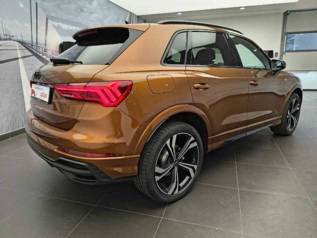 Audi Q3 35 TDI S tronic Identity Black - foto 2 di 4