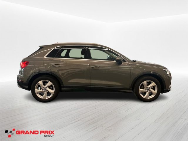 Audi Q3 35 TDI S tronic Identity Black - foto 4 di 19