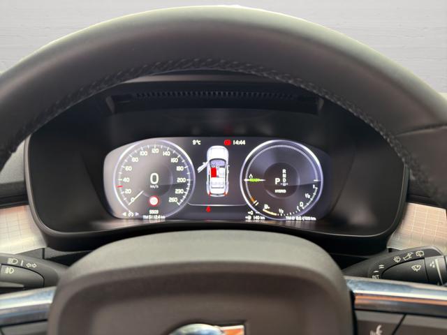 Volvo XC40 T4 Recharge Plug-in Hybrid automatico Core, del 2022, 5.233 km, in vendita a Imola (BO)