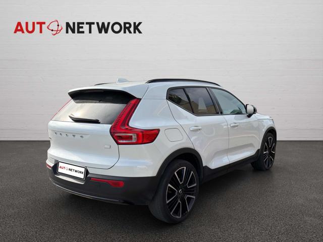Volvo XC40 T4 Recharge Plug-in Hybrid Ultimate Dark | Tetto - foto 2 di 4