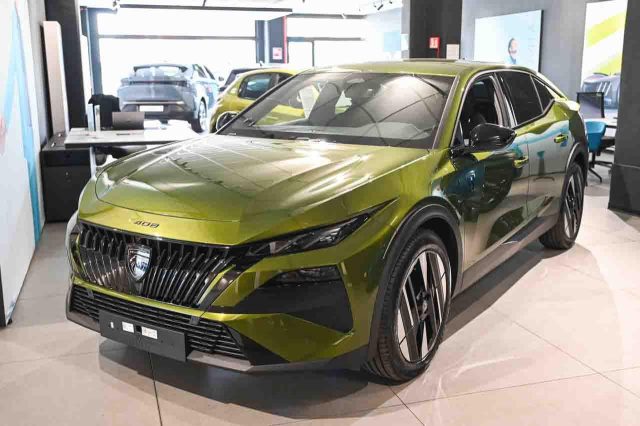 Peugeot 408 Hybrid 145 e-DCS6 GT Exclusive nuovo a PIANEZZA