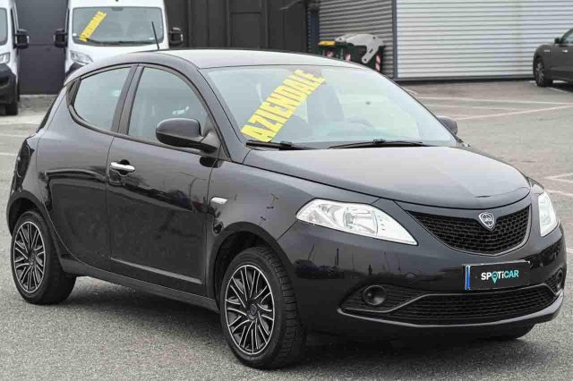 Lancia Ypsilon 1.2 69 CV S&S Platinum - foto 2 di 4