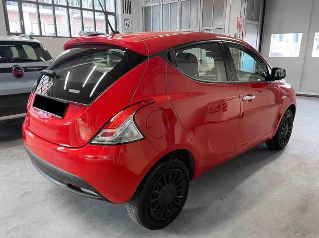 Lancia Ypsilon 1.0 FireFly S&S Hybrid Silver - foto 3 di 4