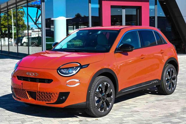 Fiat 600 La Prima Hybrid 100cv km 0 a PIANEZZA