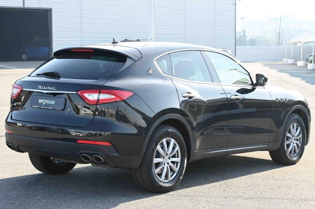 Maserati Levante 3.0 350cv V6 Q4 - foto 3 di 4