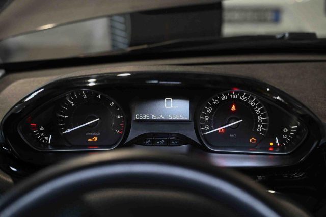 Peugeot 208 PureTech 82cv Signature SKY, del 2019, 63.575 km, in vendita a Pianezza (TO)