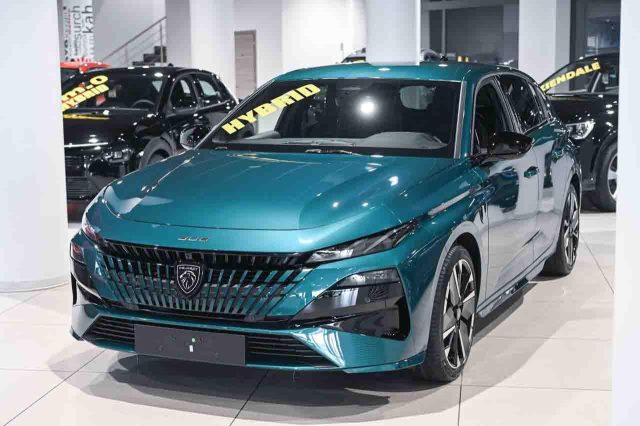 Peugeot 308 Hybrid 145 e-DCS6 GT nuovo a PIANEZZA