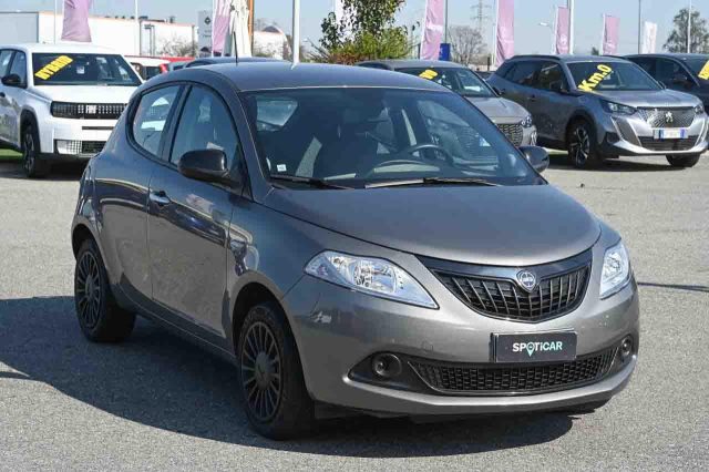 Lancia Ypsilon 1.0 FireFly S&S Hybrid Silver - foto 3 di 4