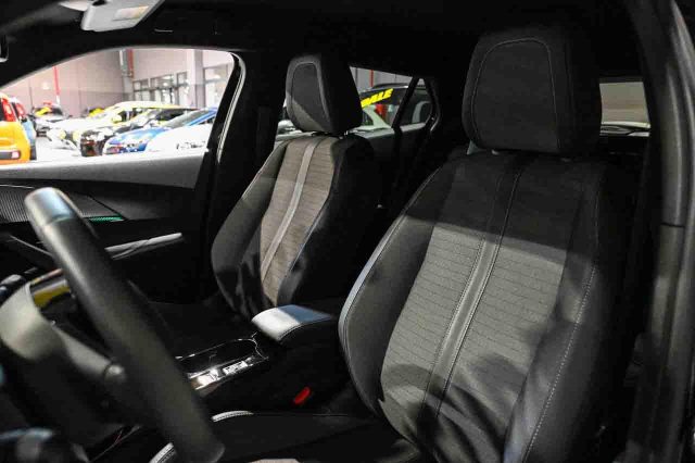 Peugeot 2008 PureTech 100 S&S Allure Pack, del 2023, 16.795 km, in vendita a Pianezza (TO)