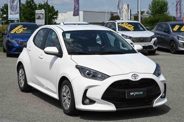 Toyota Yaris 1.0 5 porte Active - foto 2 di 21