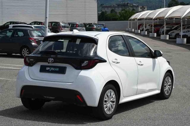 Toyota Yaris 1.0 5 porte Active - foto 3 di 21