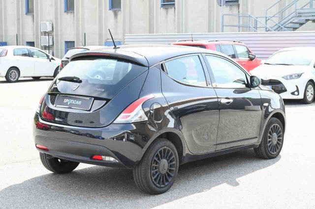 Lancia Ypsilon 1.0 FireFly S&S Hybrid Ecochic Silver - foto 3 di 4