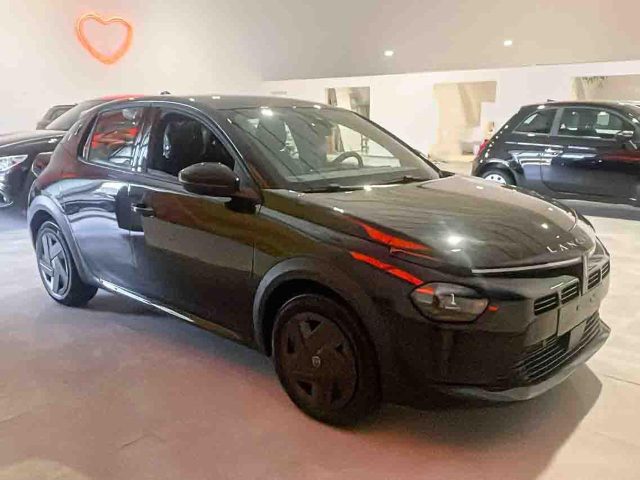 Lancia Ypsilon Hybrid e-DCT - foto 2 di 4